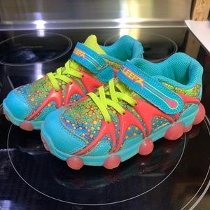 Toddler girl’s wide width sneaker